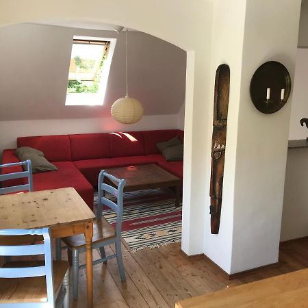 Charmante Altbau-Dg-Wohnung Munich Luaran gambar