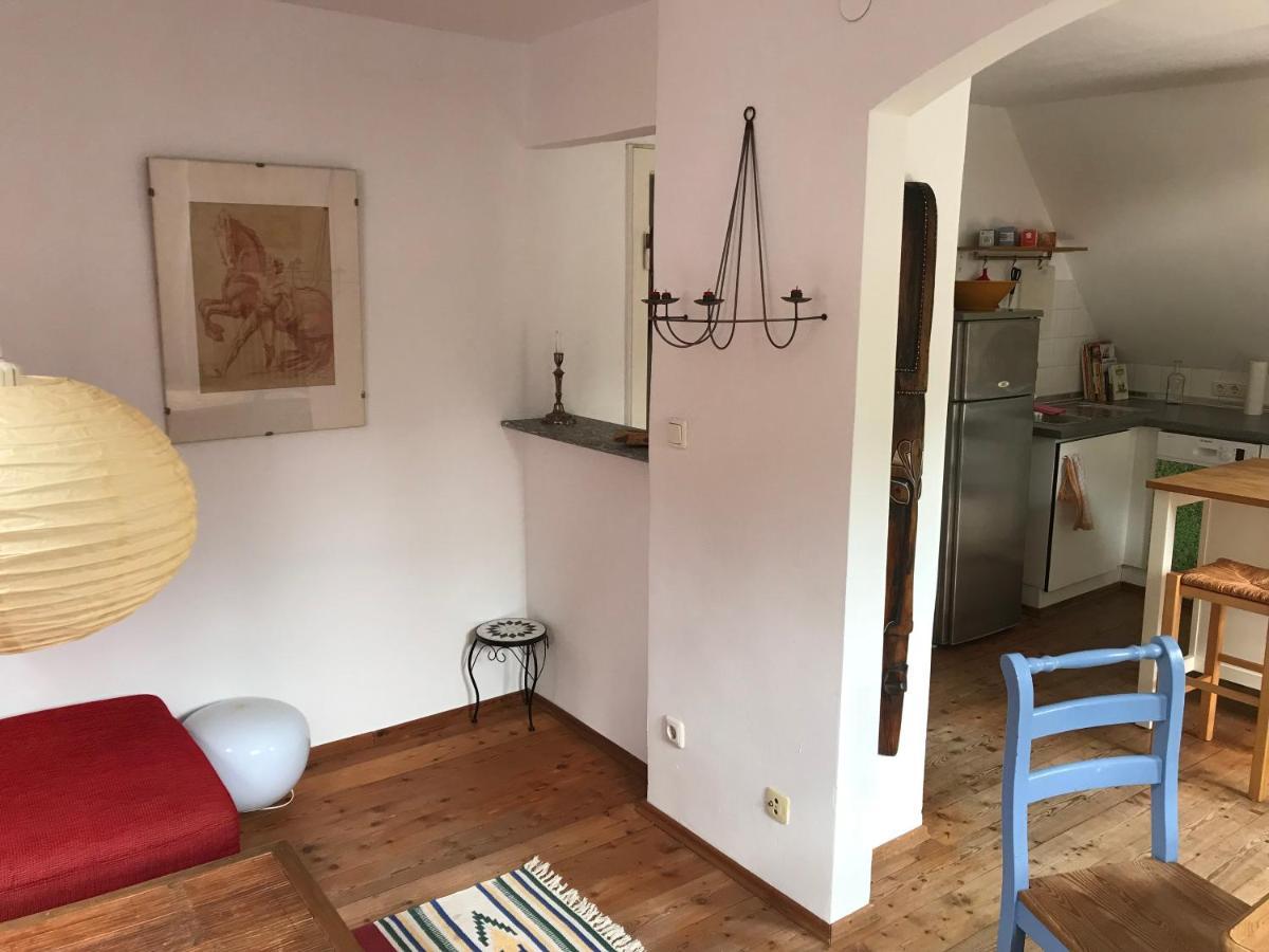 Charmante Altbau-Dg-Wohnung Munich Luaran gambar