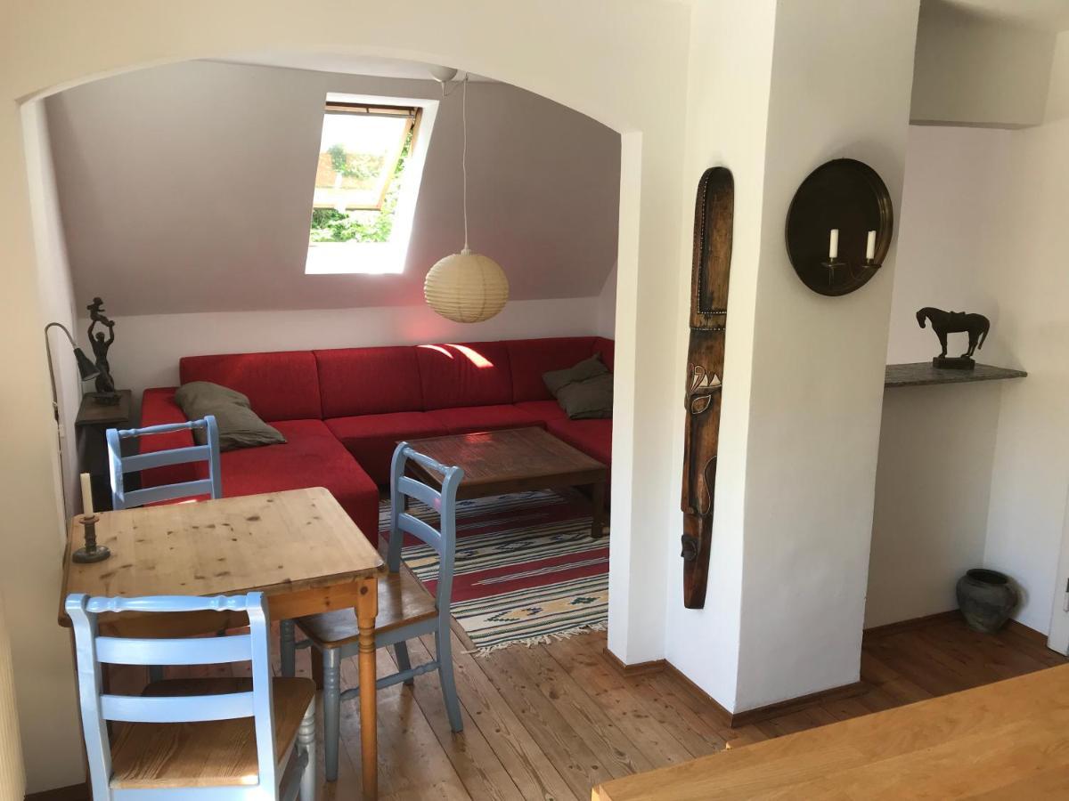 Charmante Altbau-Dg-Wohnung Munich Luaran gambar